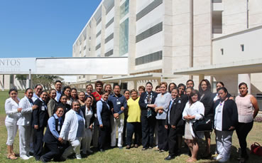 Las Subdirectoras de Enfermería: Lic. Bertha Alicia Mancilla Salcedo, de Ixtapaluca; Ma. Antonia Ruvalcaba Arenas, subdirectora de Enfermería del HRAE Bajío; M. Heréndira González Santamaría, subdirectora de Enfermería del HRAE Pediátrico; Lic. Eva Bernarda Ramírez Santos, subdirectora de Enfermería de HRAE Oaxaca; Lic. Margarita Elena Escobedo Romero, subdirectora de Enfermería del HRAE Cd. Salud, Chiapas; y la M. Martina Colchado Ramos, subdirectora del HRAE Cd. Salud Victoria.